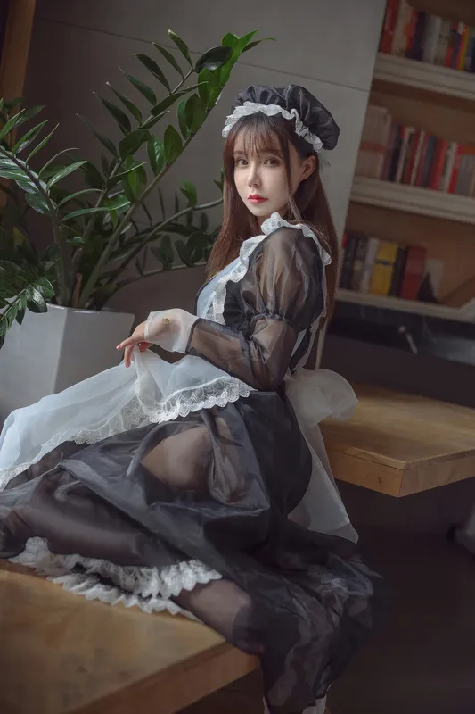 黑色透明女仆 - 亚马逊鲶鱼
